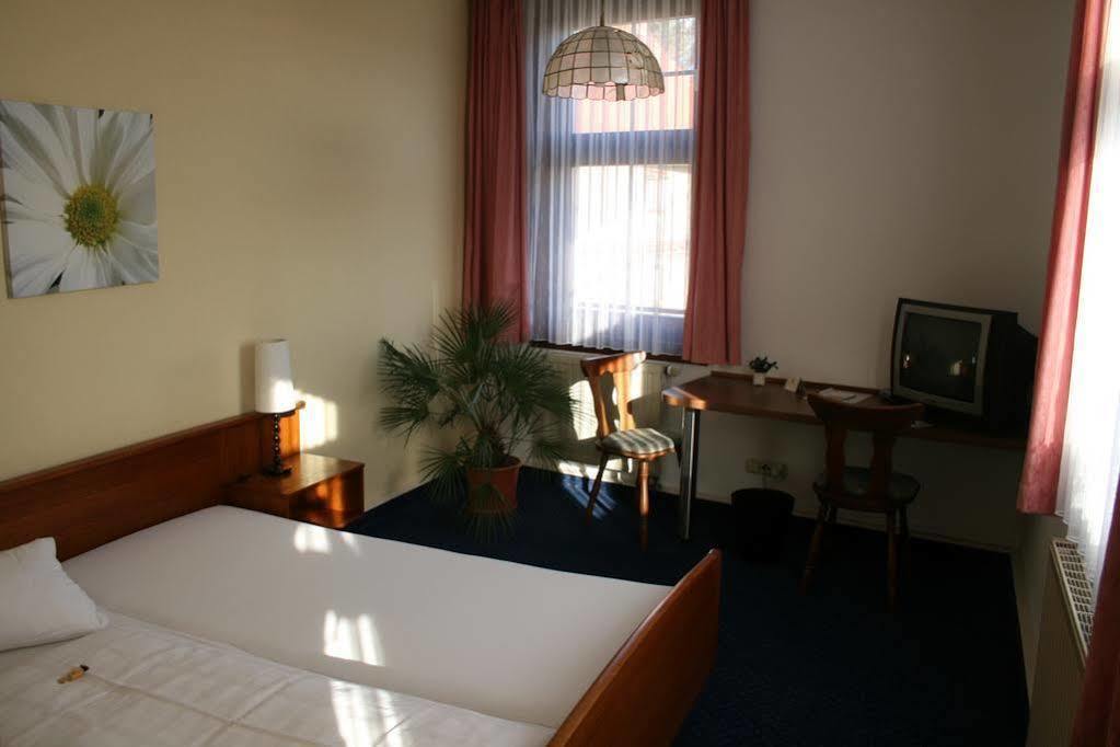 Landgasthof & Hotel Krone Eischleben Ichtershausen Bagian luar foto